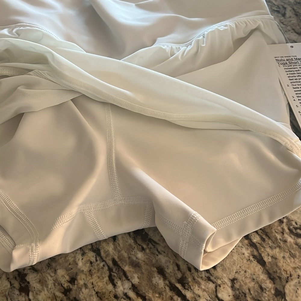 lululemon Nulu and Mesh High-Rise Yoga Short 3.5" in Bone Size 8 New NWT - Picture 7 of 8